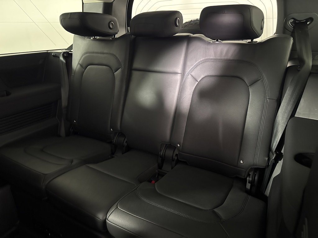 Used 2023 Land Rover Defender 130 S image 19