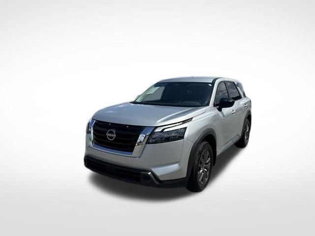 Used 2024 Nissan Pathfinder S FWD image 3