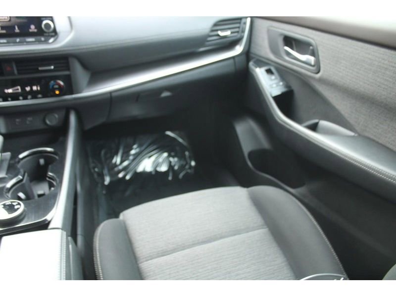 Used 2023 Nissan Rogue SV image 17