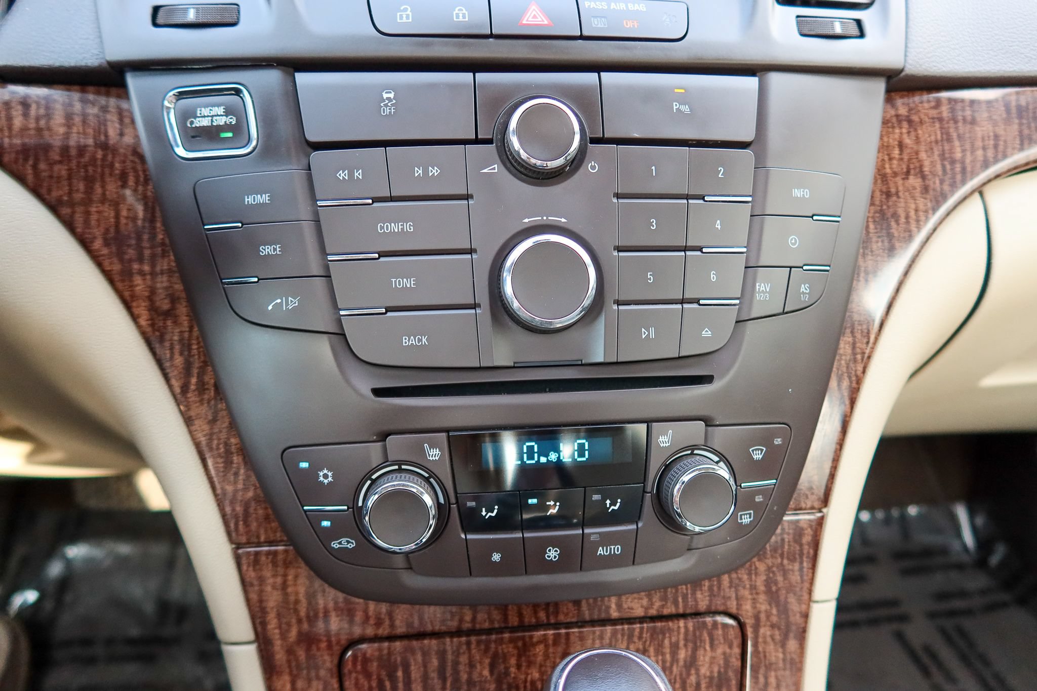 Used 2013 Buick Regal Premium FWD image 25