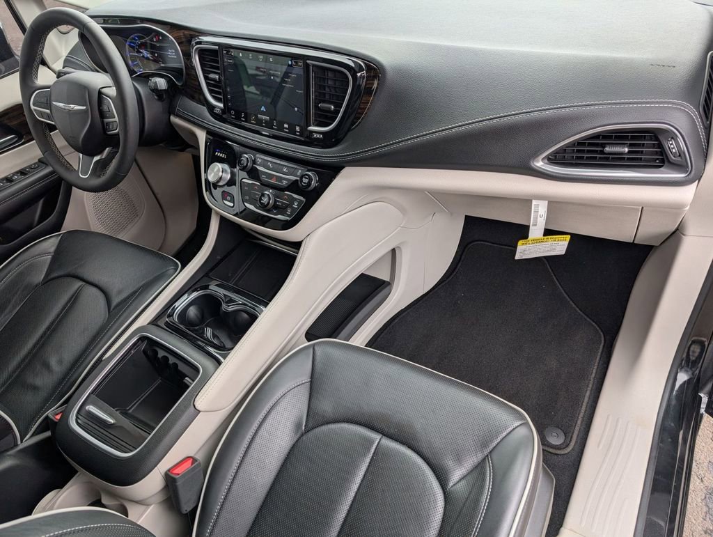 Used 2023 Chrysler Pacifica Touring-L image 47