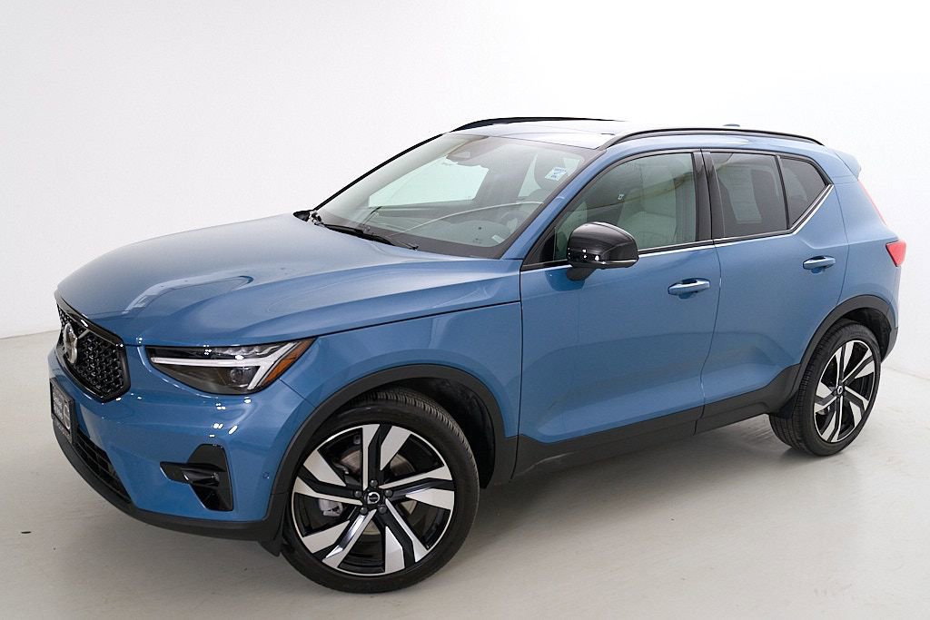Used 2023 Volvo XC40 B5 Ultimate w/ Protection Package Premier AWD/4WD image 3