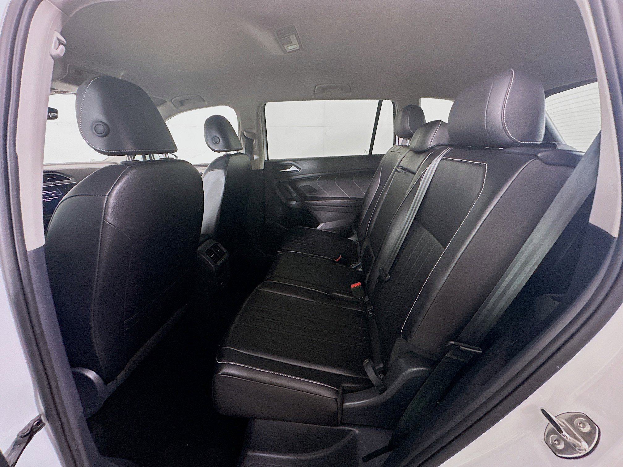 Used 2024 Volkswagen Tiguan SE image 27