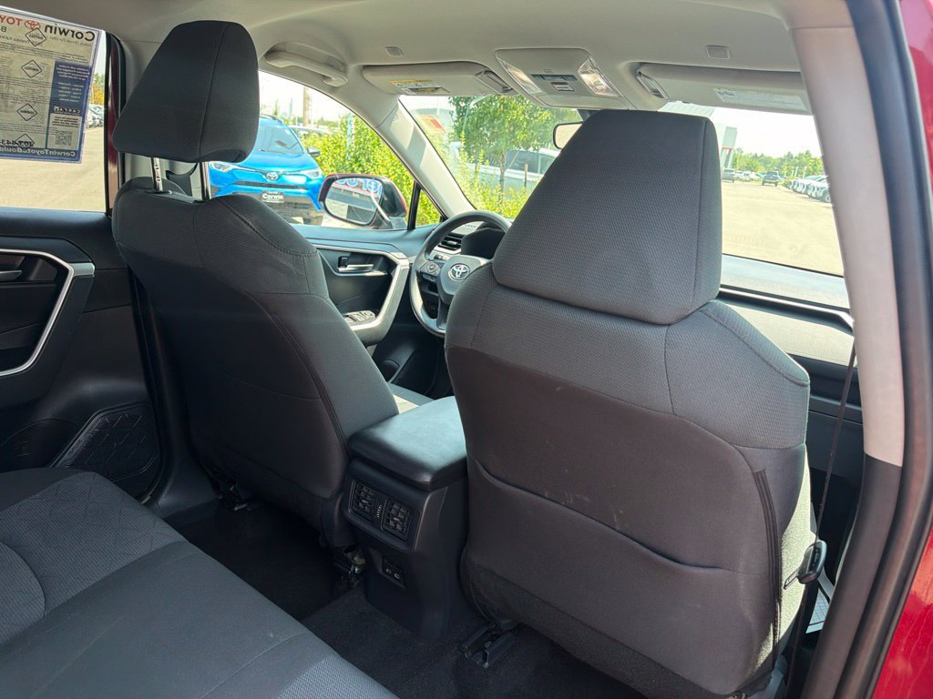 Used 2025 Toyota RAV4 XLE AWD/4WD image 14