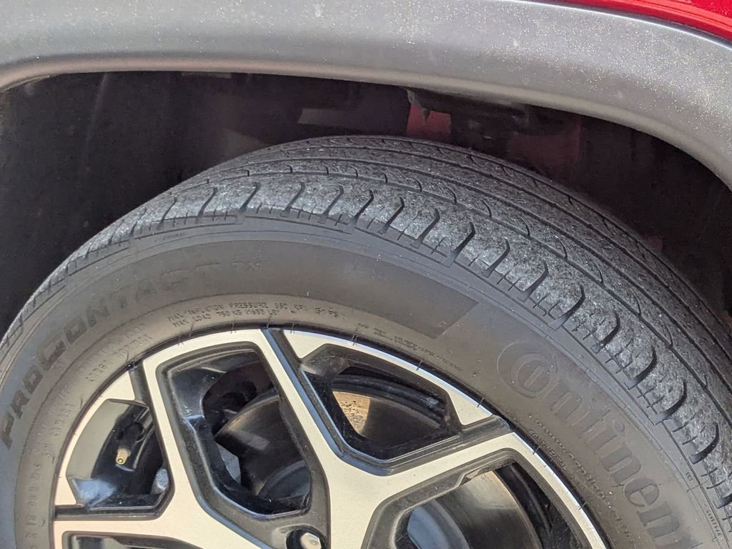 Used 2025 Jeep Compass Limited image 30