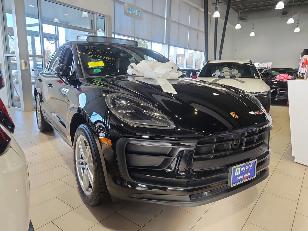 Used 2023 Porsche Macan image 2