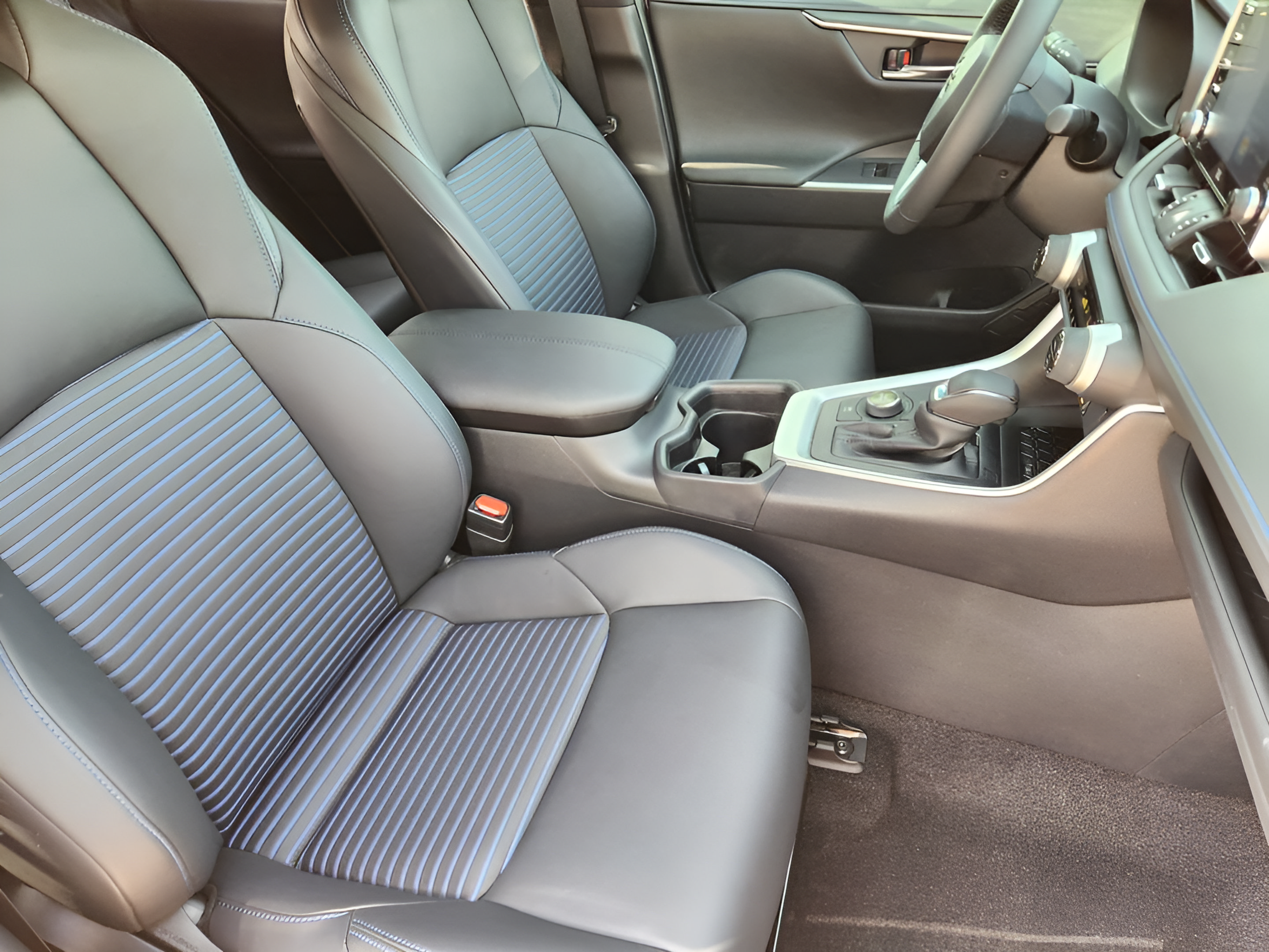 Used 2021 Toyota RAV4 XSE AWD/4WD image 6