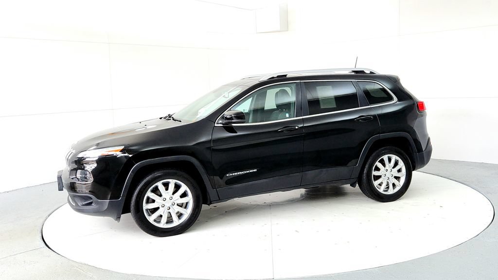 Used 2017 Jeep Cherokee Limited AWD/4WD image 6