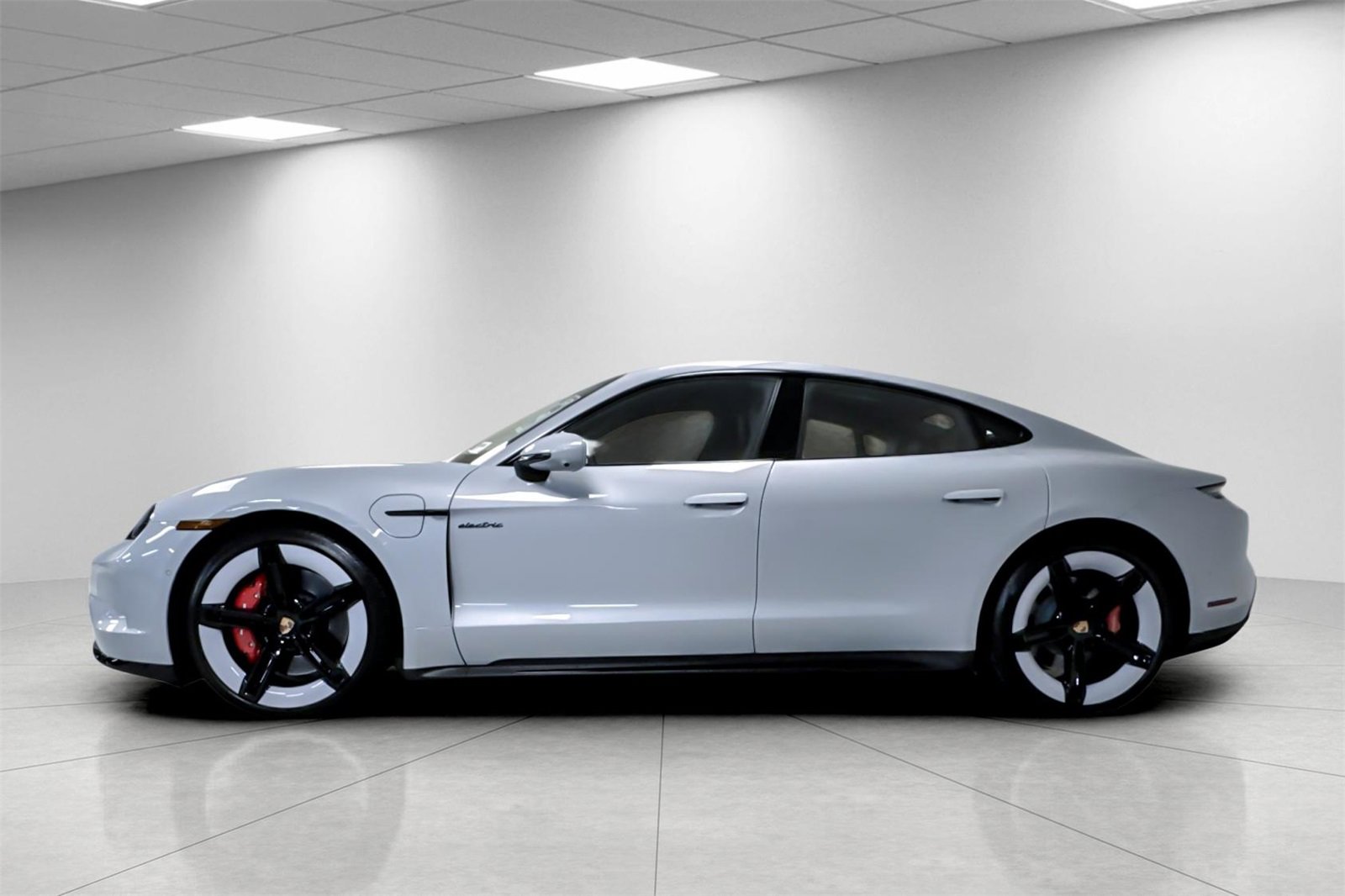 New 2025 Porsche Taycan GTS image 2