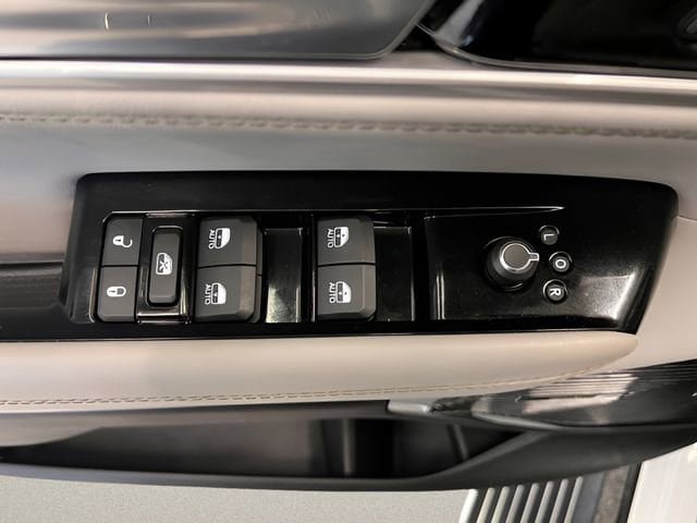 Used 2023 Jeep Wagoneer Series III w/ Premium Group I AWD/4WD image 21