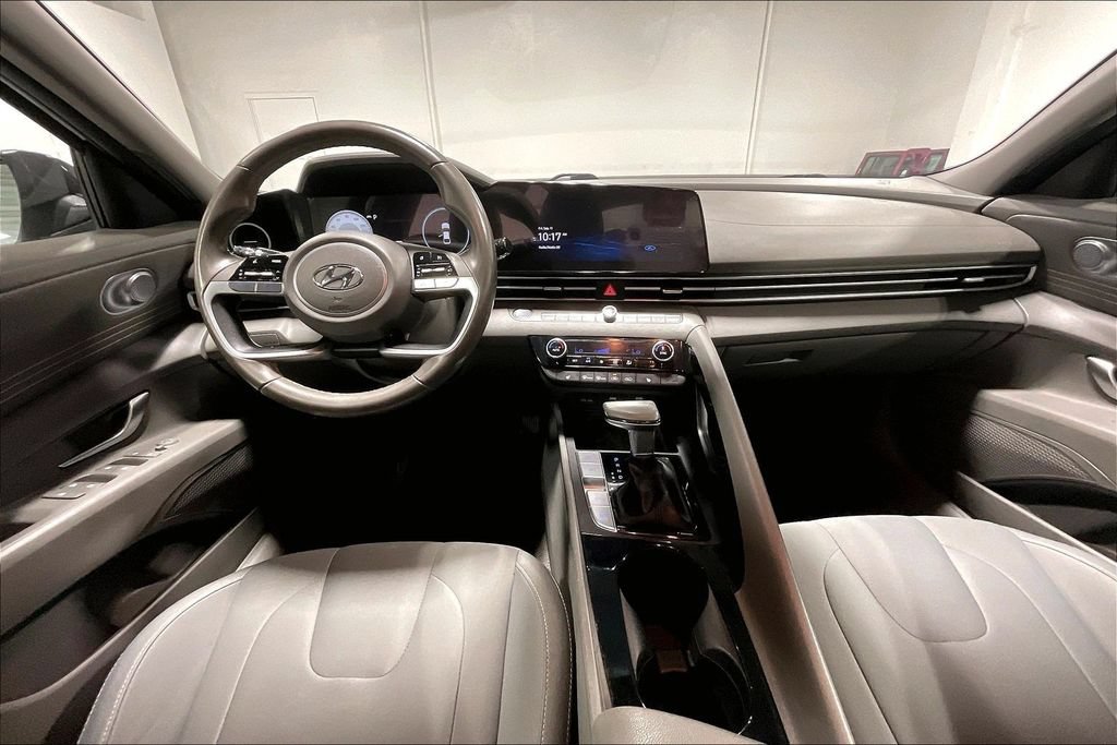 Used 2023 Hyundai Elantra SEL w/ Convenience Package FWD image 18