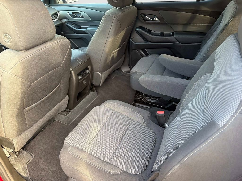 Used 2023 Chevrolet Traverse LT FWD image 15
