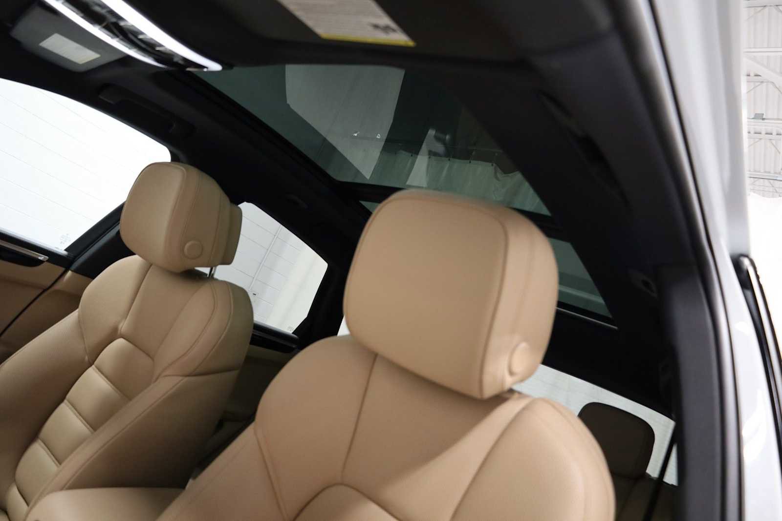 Certified 2023 Porsche Macan Turbo AWD/4WD image 19