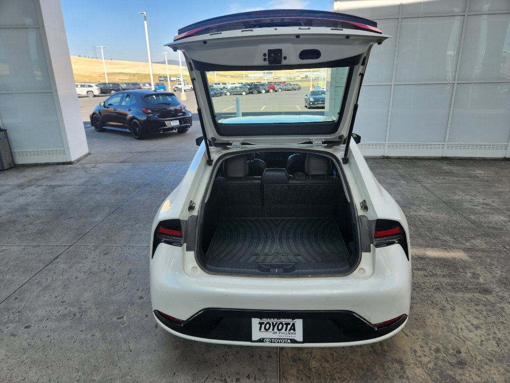 Used 2024 Toyota Prius XLE AWD/4WD image 9