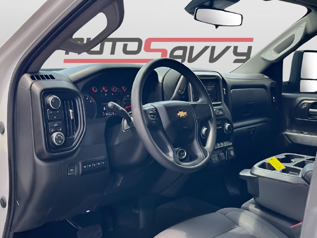 Used 2024 Chevrolet Silverado 2500 Custom w/ Custom Convenience Package AWD/4WD image 9