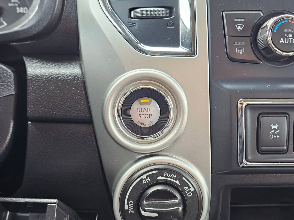 Used 2017 Nissan Titan SL AWD/4WD image 10