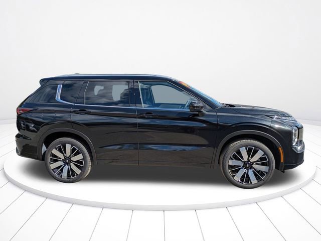 New 2026 Mitsubishi Outlander SEL image 3