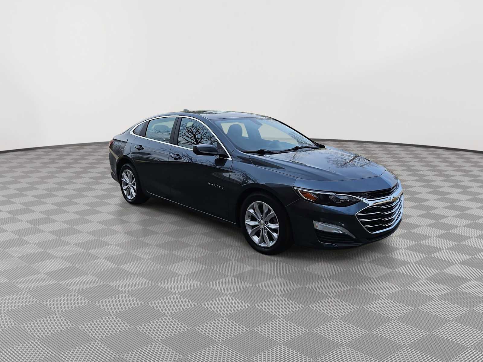 Used 2021 Chevrolet Malibu LT image 2