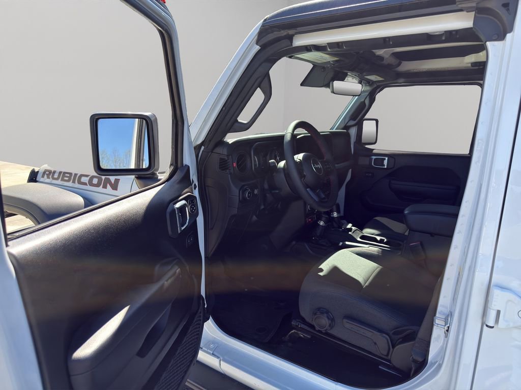 Used 2024 Jeep Wrangler Unlimited Rubicon w/ Dual Top Group AWD/4WD image 6