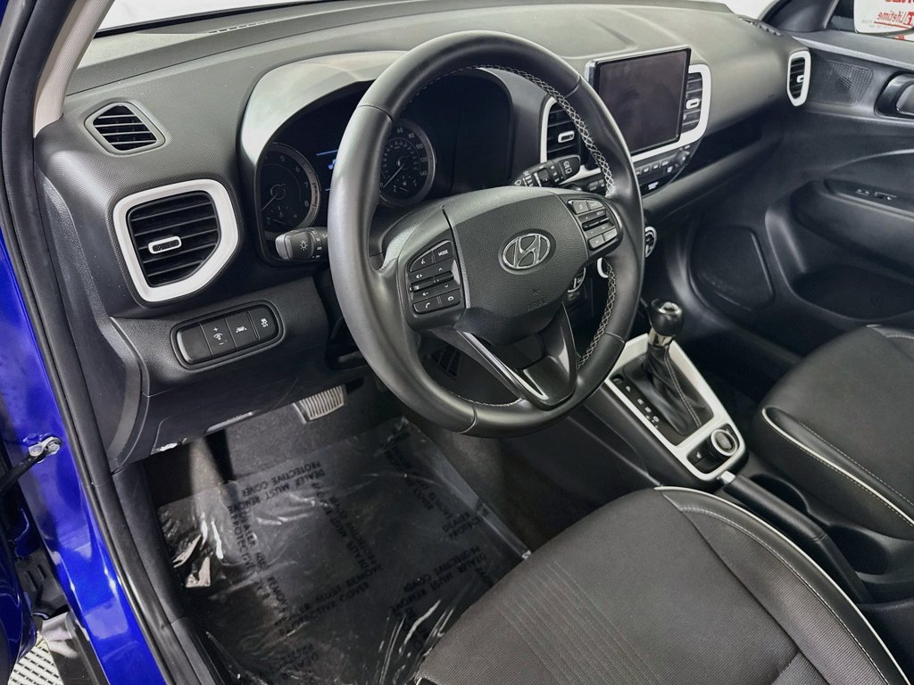 Certified 2022 Hyundai Venue Limited FWD image 18