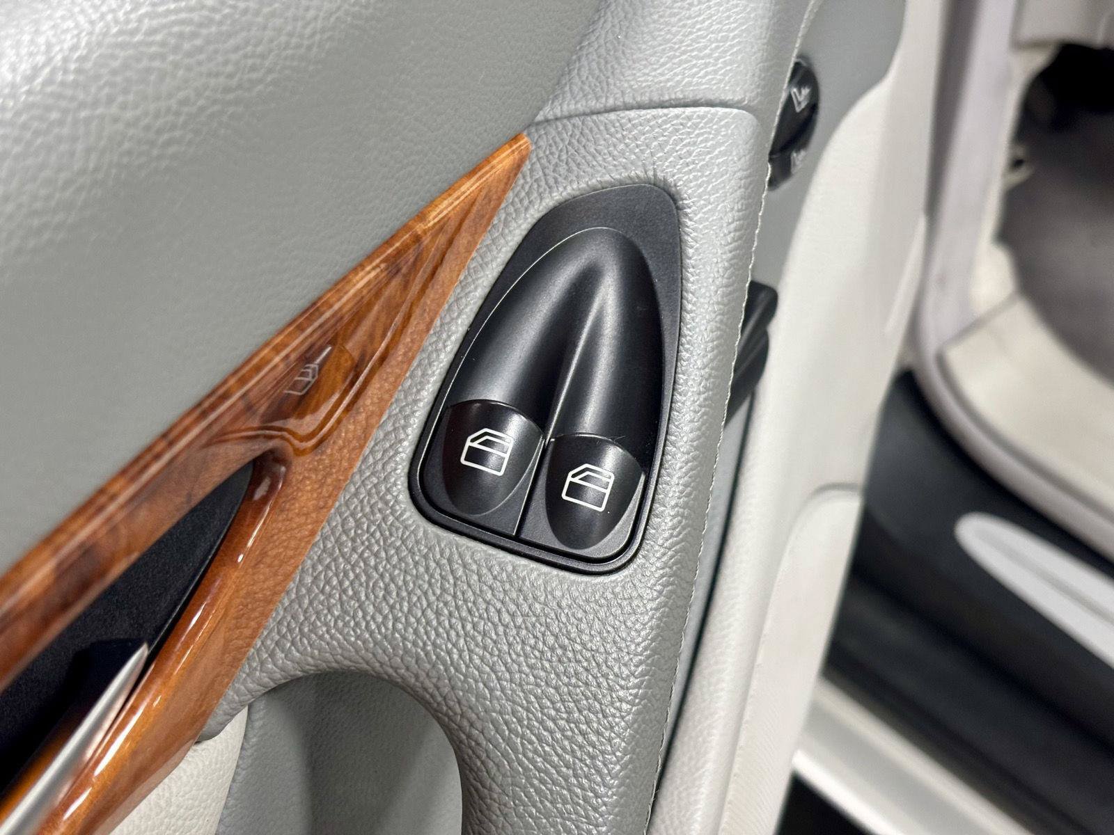 Used 2004 Mercedes-Benz SL 500 image 17