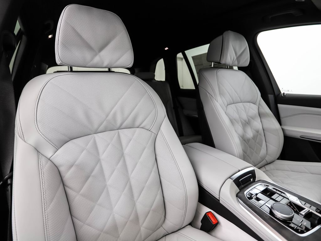 New 2026 BMW X5 xDrive50e w/ Climate Comfort Package image 32