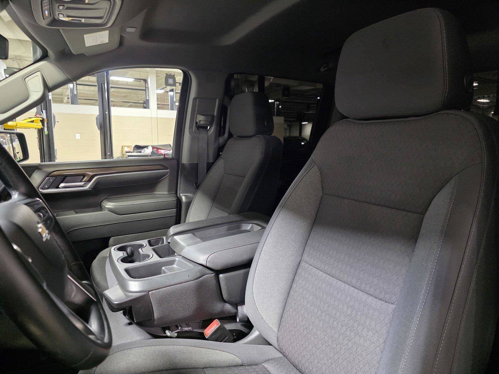 Used 2025 Chevrolet Silverado 1500 LT AWD/4WD image 24