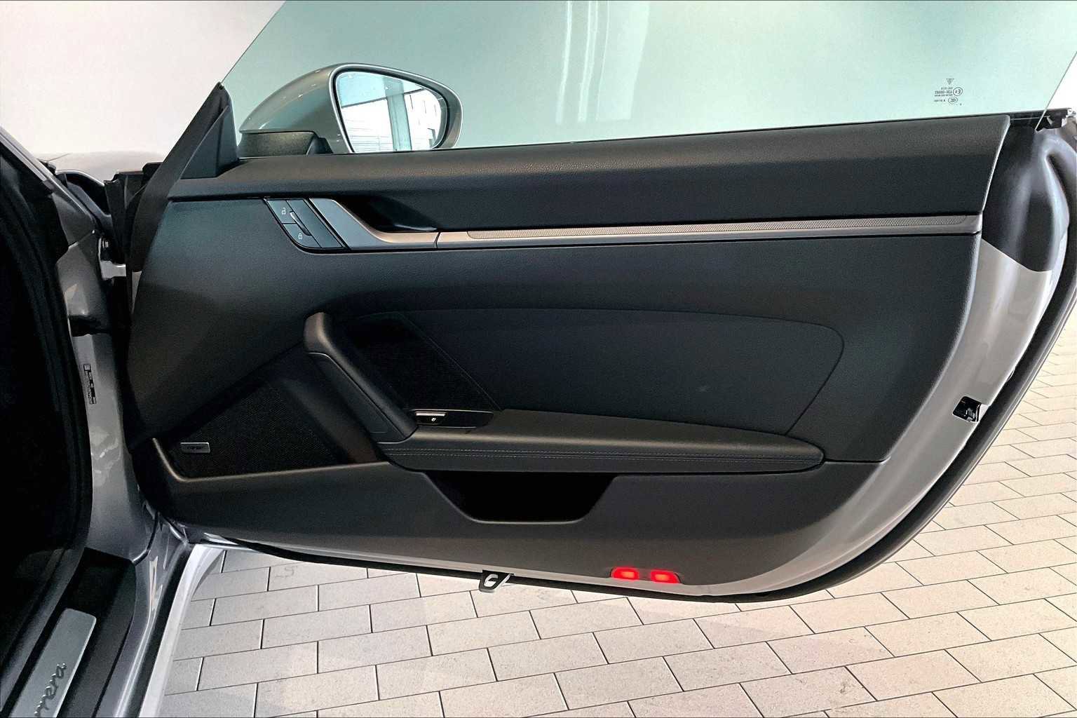 Used 2025 Porsche 911 Carrera image 27