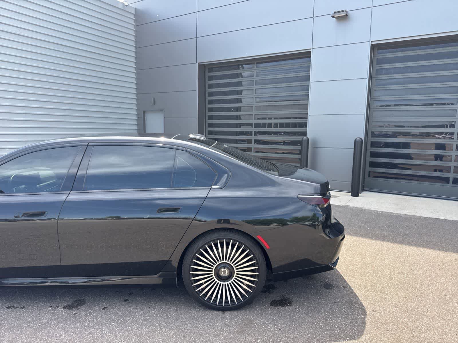 Used 2025 BMW 740i xDrive AWD/4WD image 3