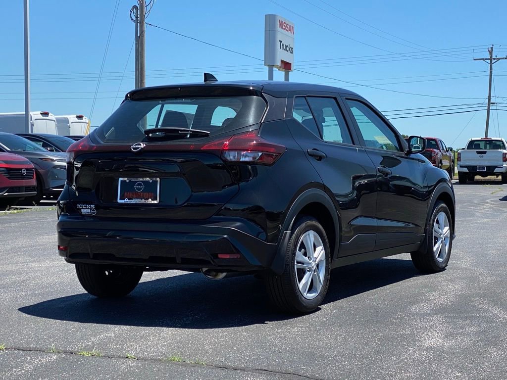 New 2025 Nissan Kicks Play S image 4