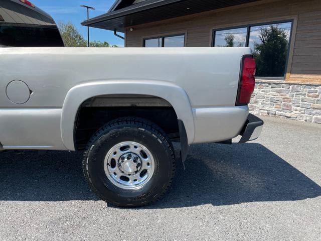 Used 2006 Chevrolet Silverado 2500 LT w/ Heavy-Duty Power Package AWD/4WD image 4