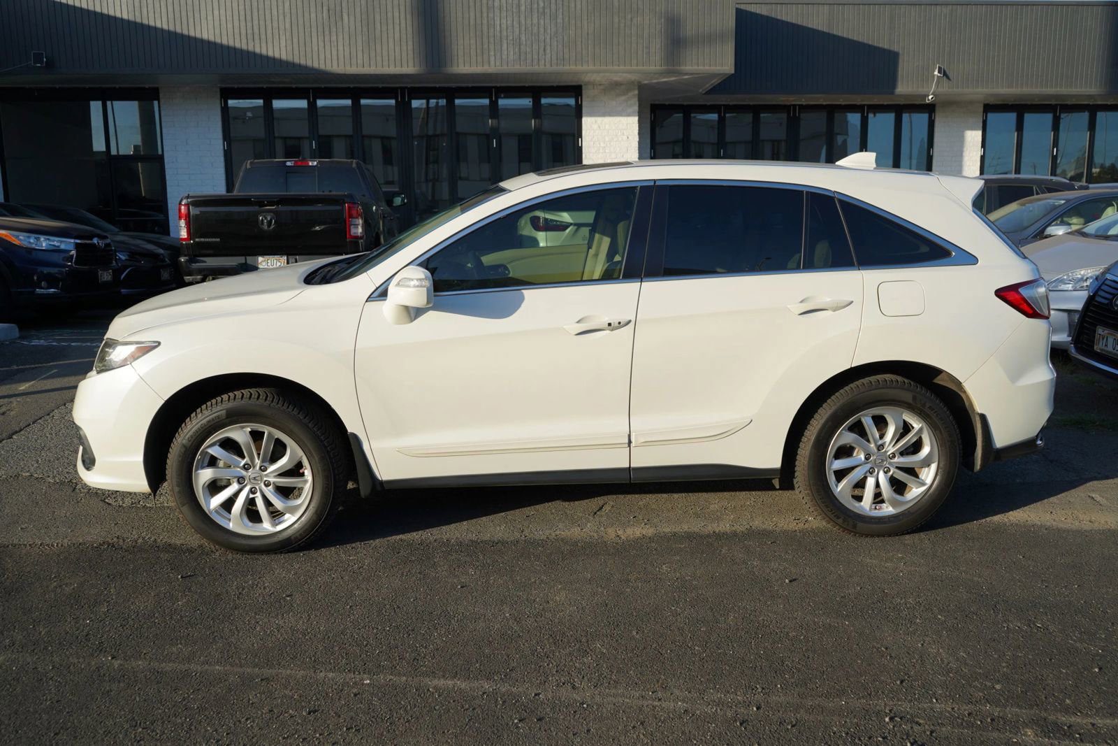 Used 2017 Acura RDX FWD image 2