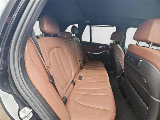 Used 2022 BMW X5 xDrive40i w/ Executive Package AWD/4WD image 18