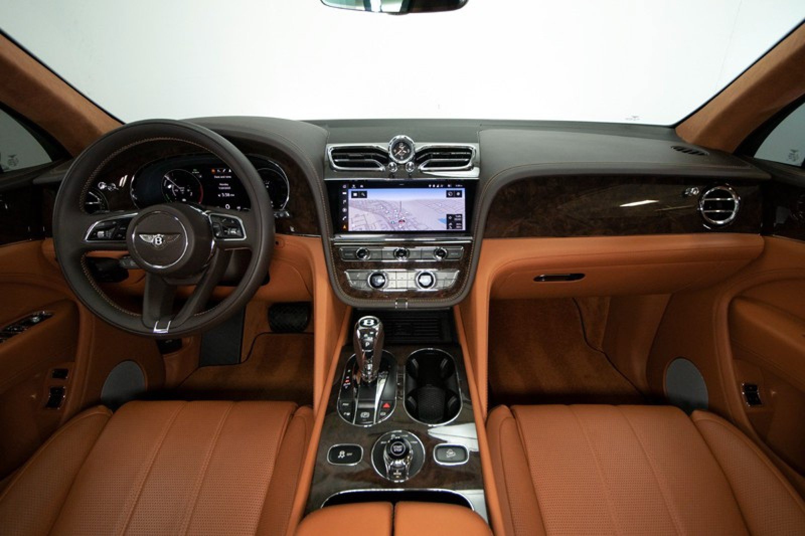 Used 2023 Bentley Bentayga Plug-In Hybrid image 31
