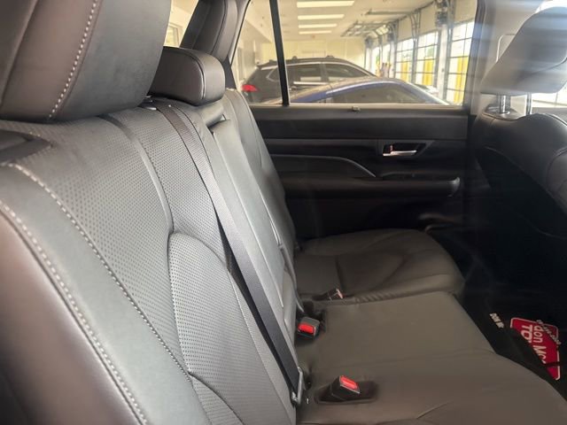 Used 2024 Toyota Grand Highlander Limited image 14