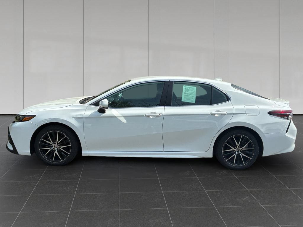Used 2023 Toyota Camry SE FWD image 2