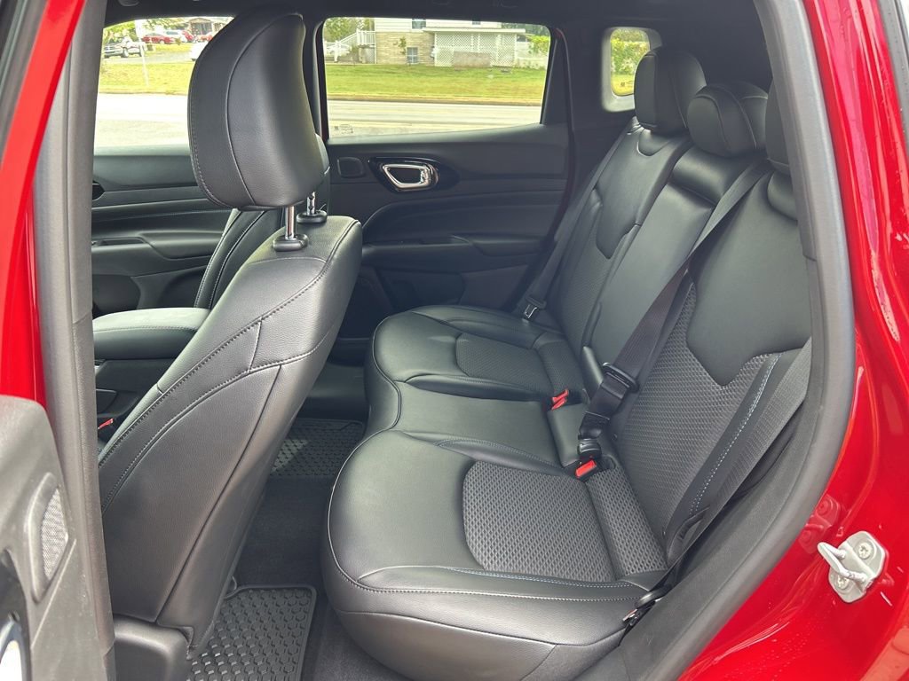 Used 2025 Jeep Compass Latitude w/ Sun & Sound Group image 12