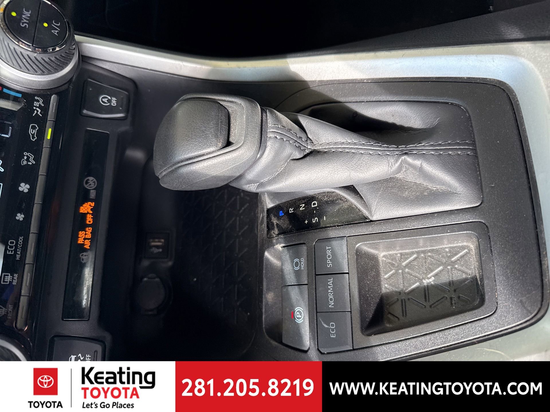 Used 2025 Toyota RAV4 XLE image 19