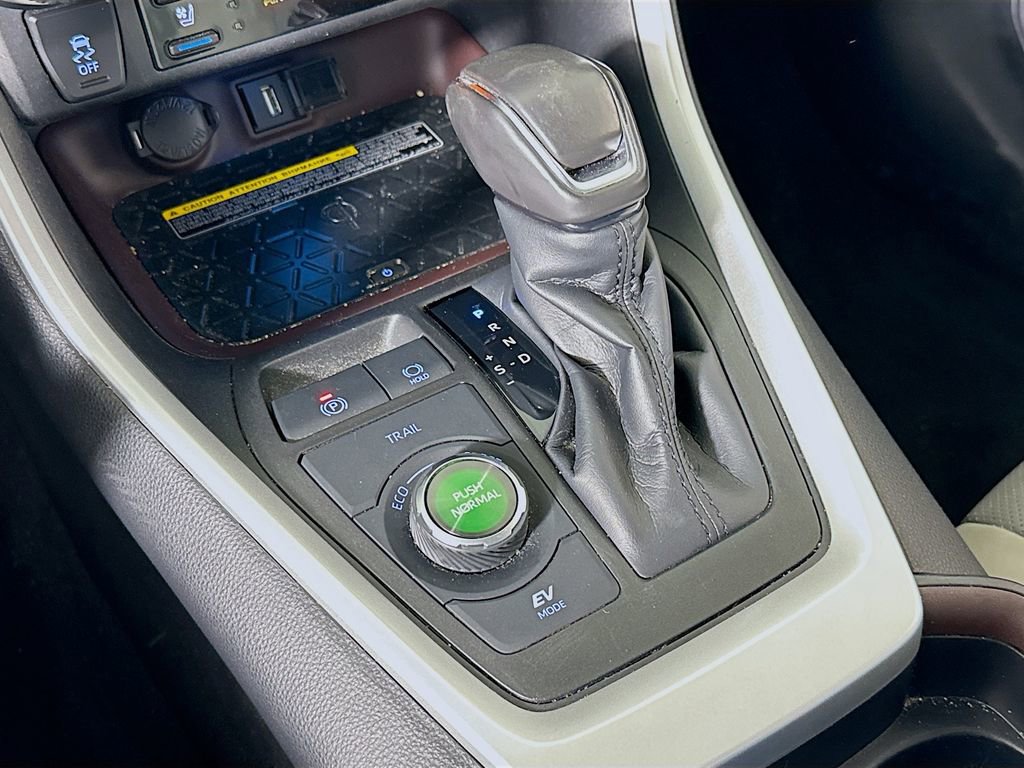 Used 2021 Toyota RAV4 Limited image 17