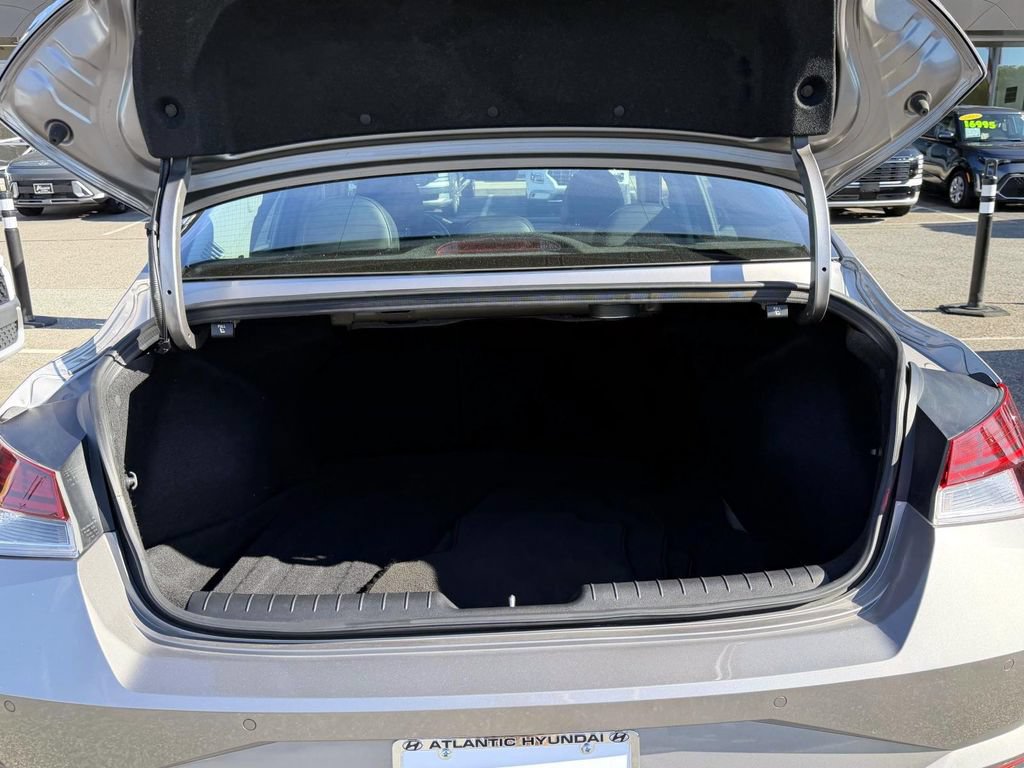 Certified 2023 Hyundai Elantra Limited FWD image 7