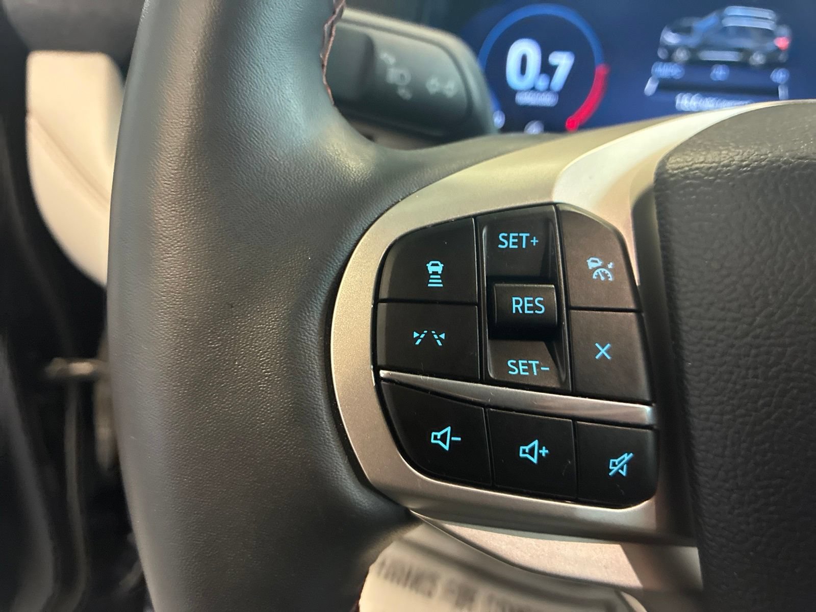 Used 2025 Ford Explorer Active w/ Active Comfort Package AWD/4WD image 21