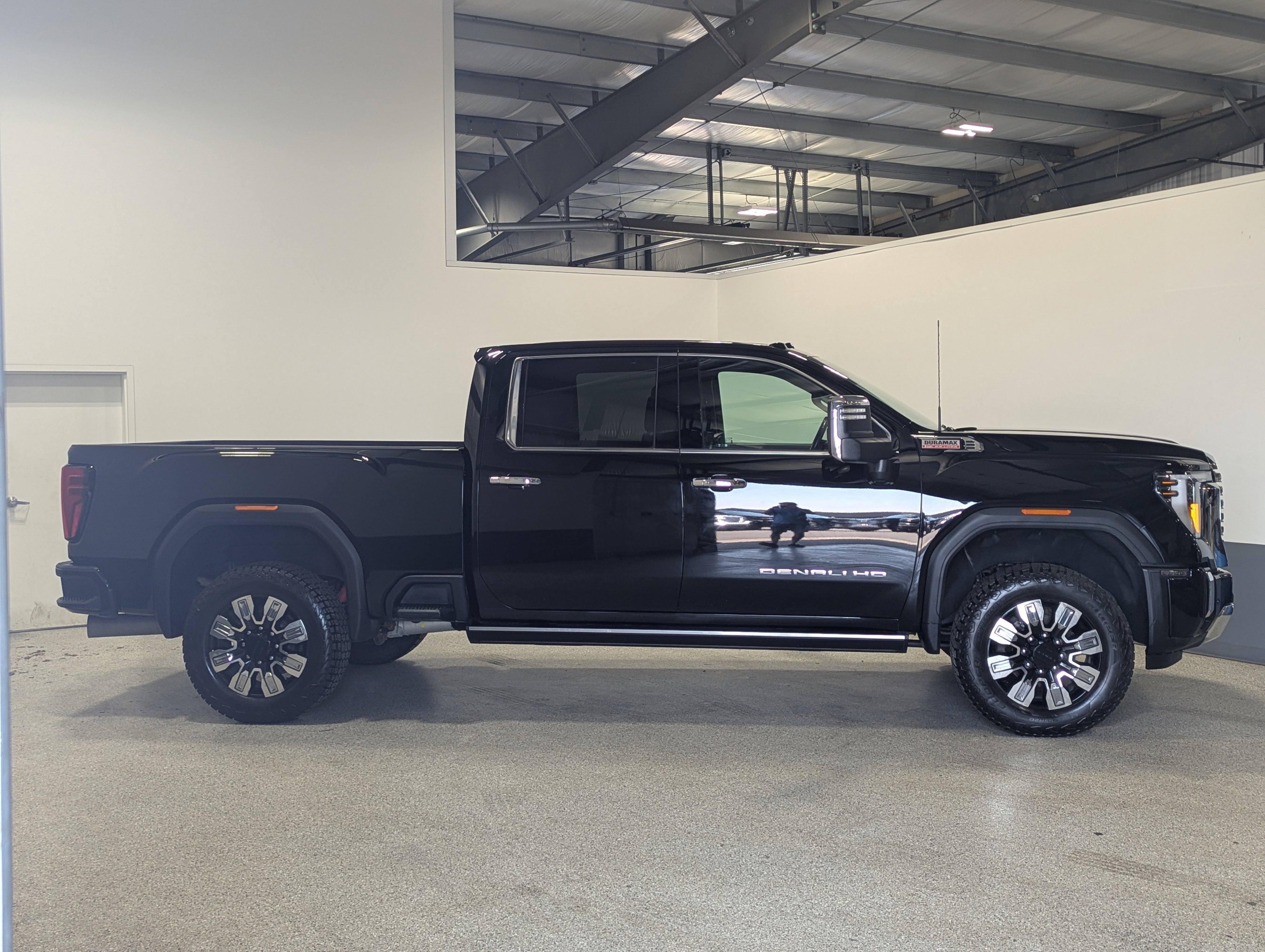 Used 2024 GMC Sierra 3500 Denali w/ Denali Reserve Package image 2