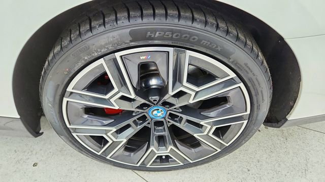 Used 2025 BMW i5 xDrive40 w/ M Sport Package image 58