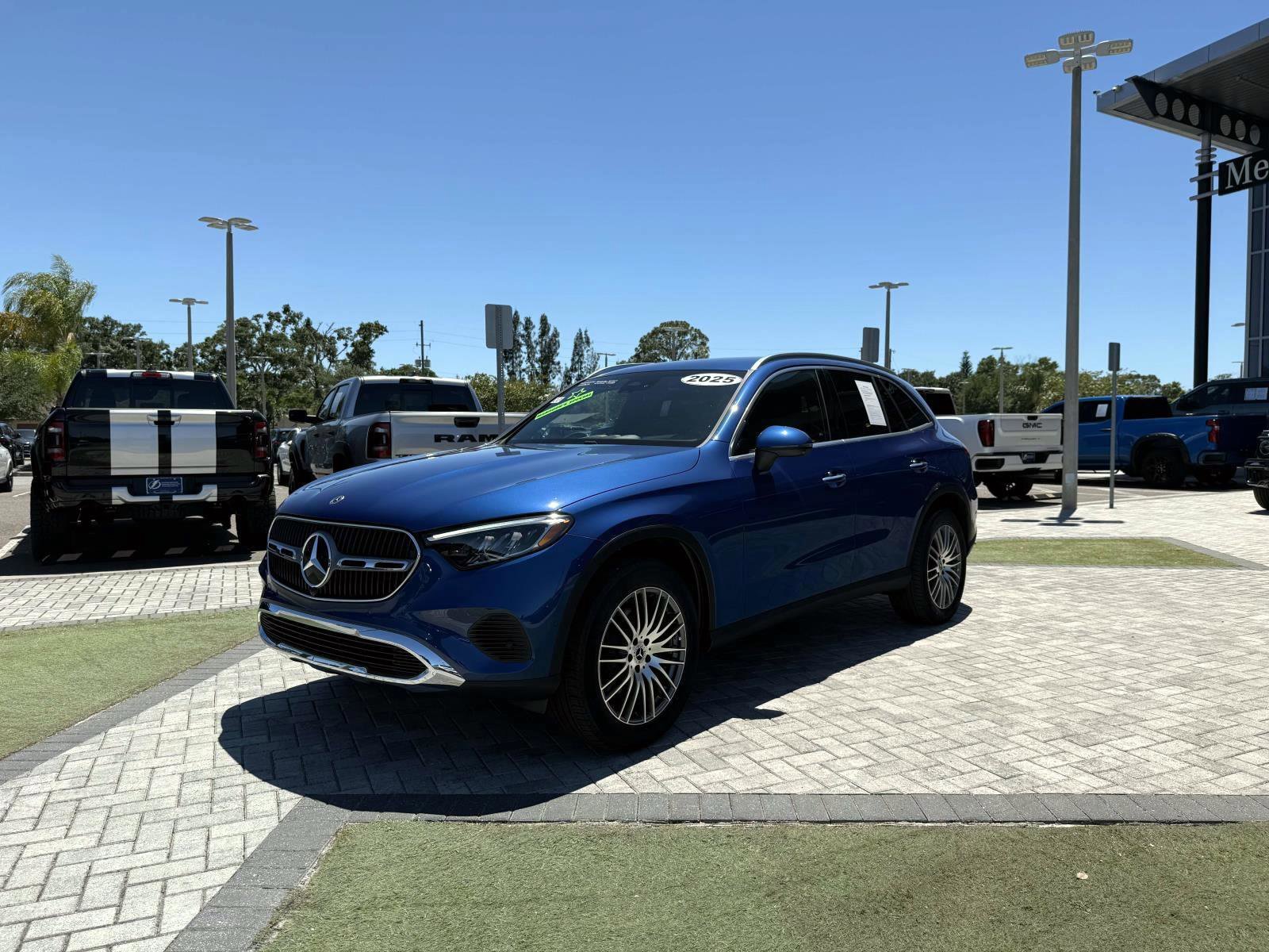 Used 2025 Mercedes-Benz GLC 300 image 2