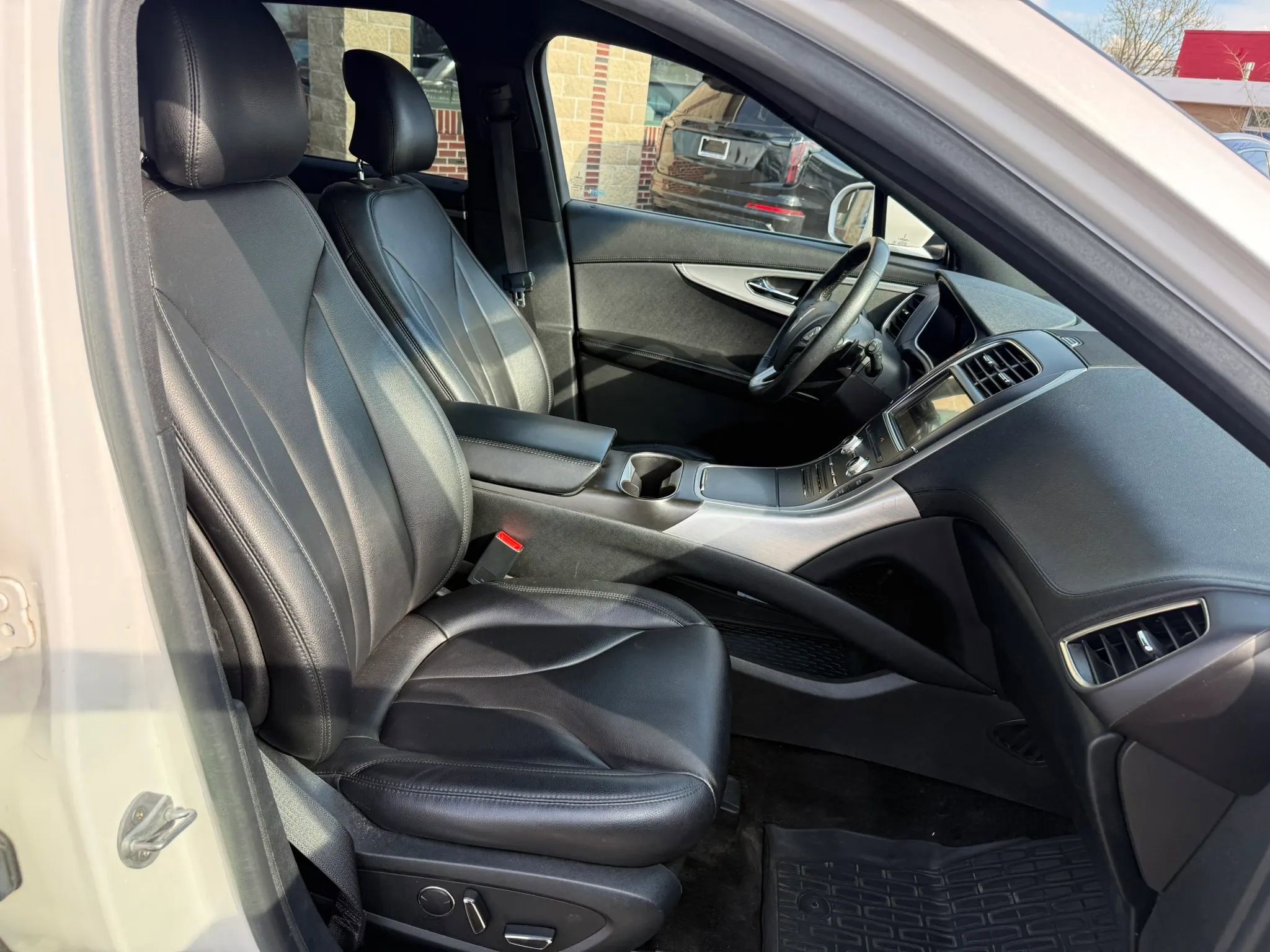 Used 2017 Lincoln MKX Premiere image 22