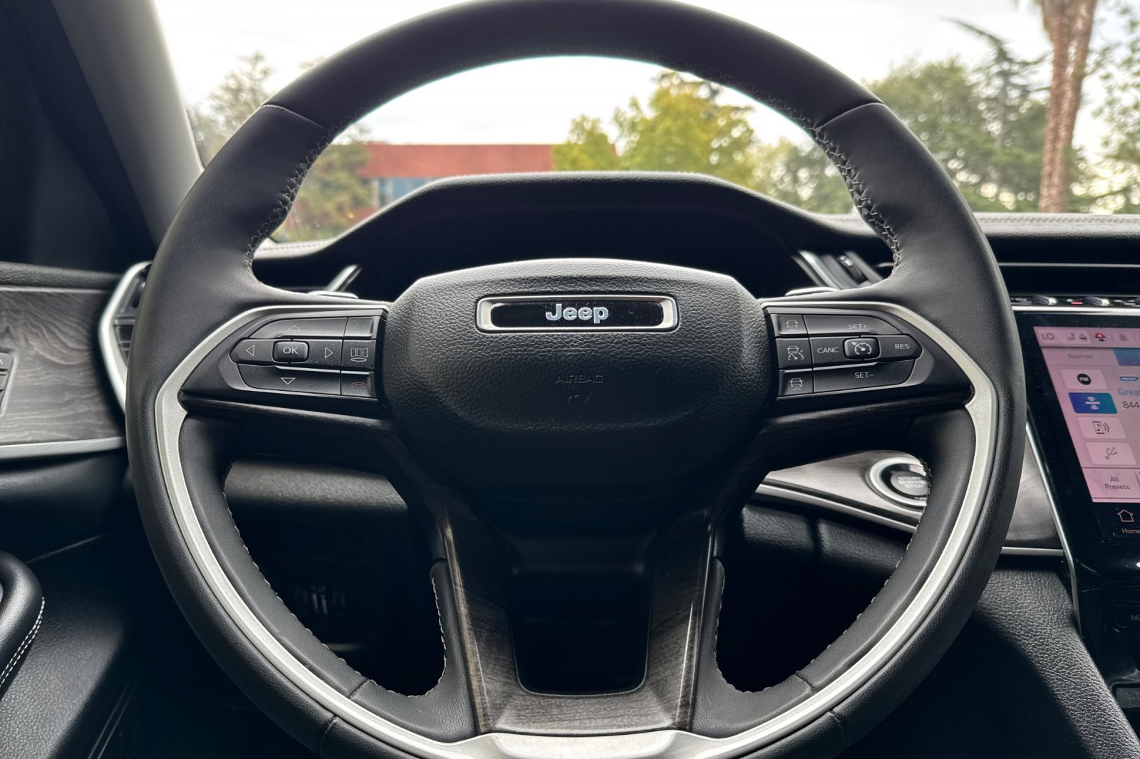 Used 2023 Jeep Grand Cherokee L Limited w/ Rear Seat Video Group I image 24