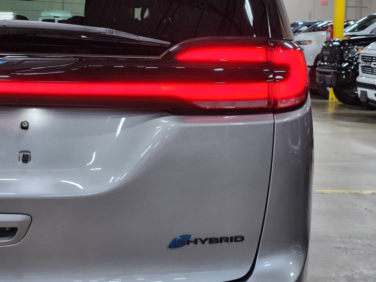 Used 2021 Chrysler Pacifica Touring-L w/ S Appearance Package image 22
