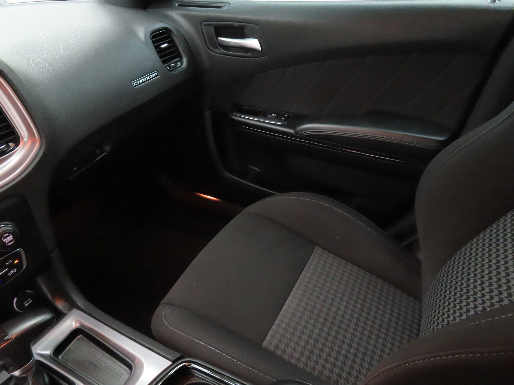 Used 2023 Dodge Charger R/T w/ Blacktop Package image 17