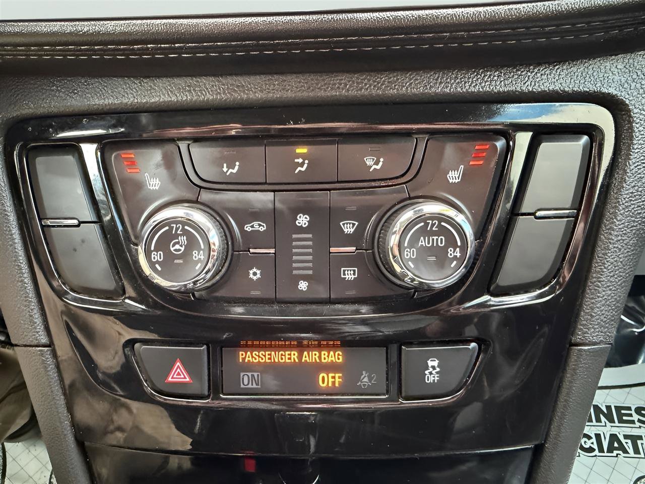 Used 2020 Buick Encore Essence image 23