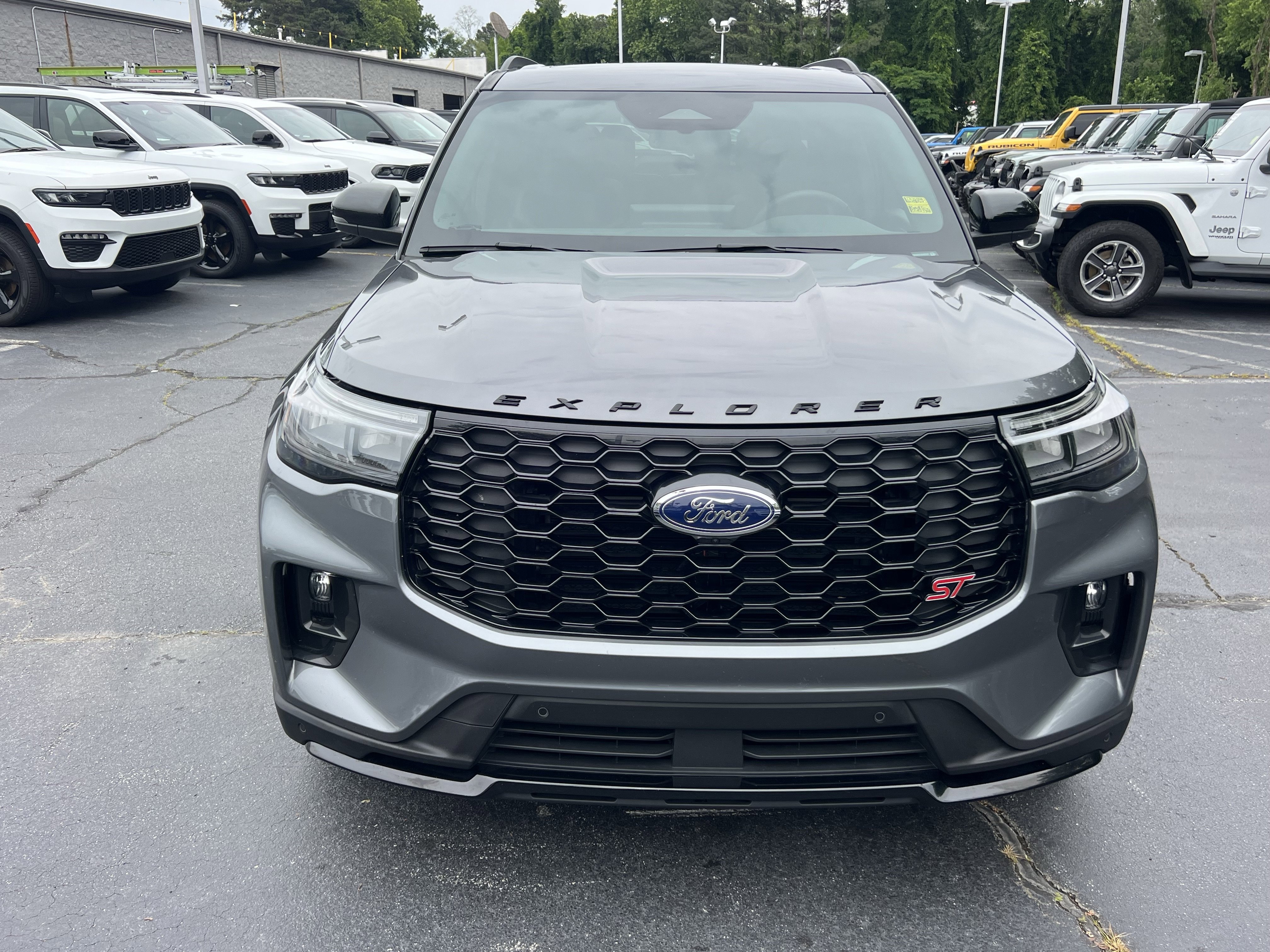Used 2025 Ford Explorer ST w/ Sun And Sound Package AWD/4WD image 4